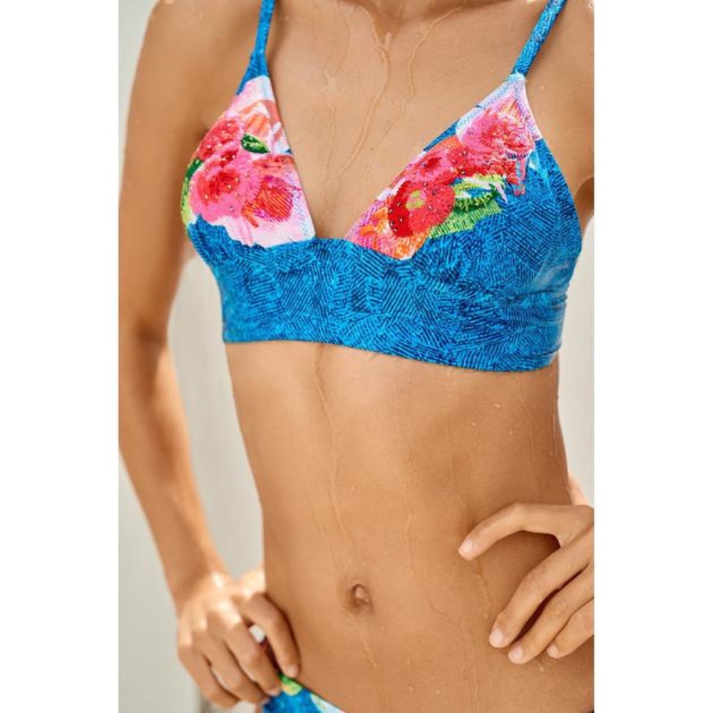 LAST CHANCE CLEARANCE*** 
Vera Bradley Superbloom Bikini Top